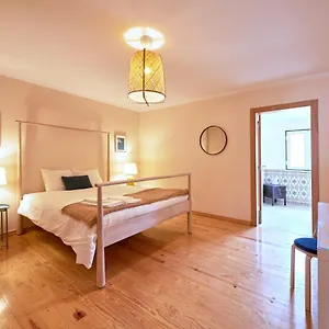 Apartamento Renovated And Spacious Duplex With Patio, By Timecooler, Lisboa